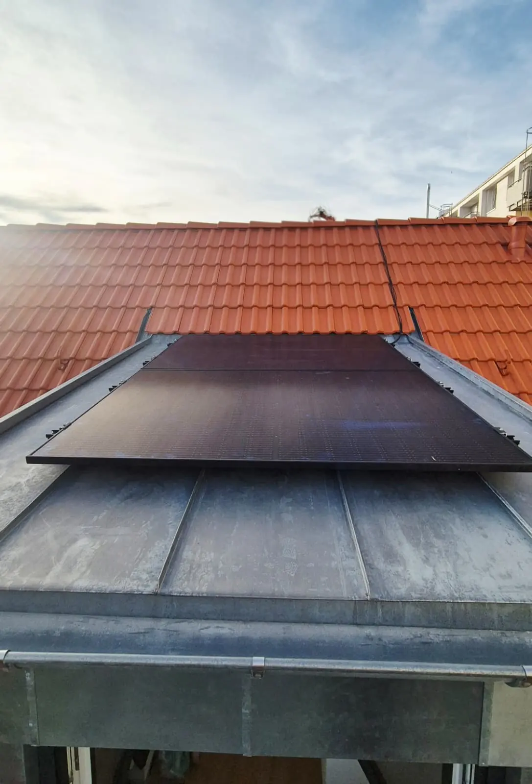 Solar-Installation auf Falzdach - Draufsicht Projekt 2